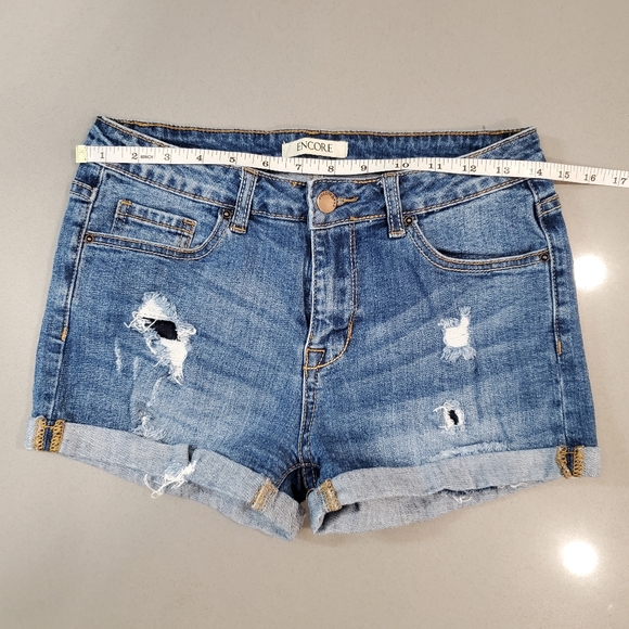 Encore Mid Rise Distressed Roll Cuff Denim Shorts Size Medium - Picture 3 of 6